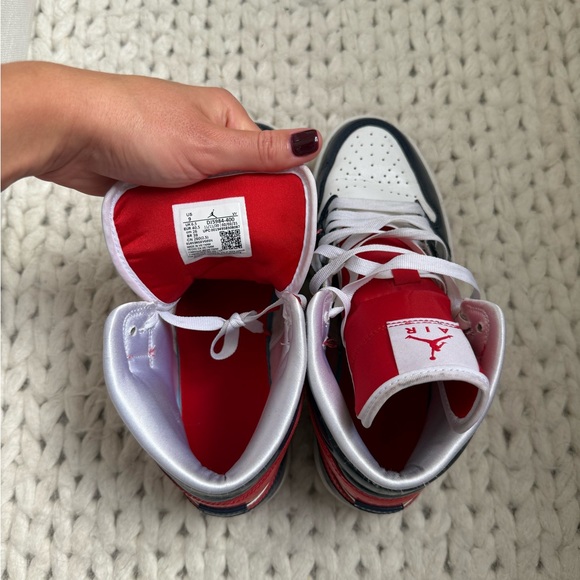 Women’s Air Jordan 1 Mid Sneaker - Picture 5 of 5